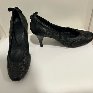 Stiletto Black XOXO Vintage Y2K Pumps Size 7 Cute Bow details